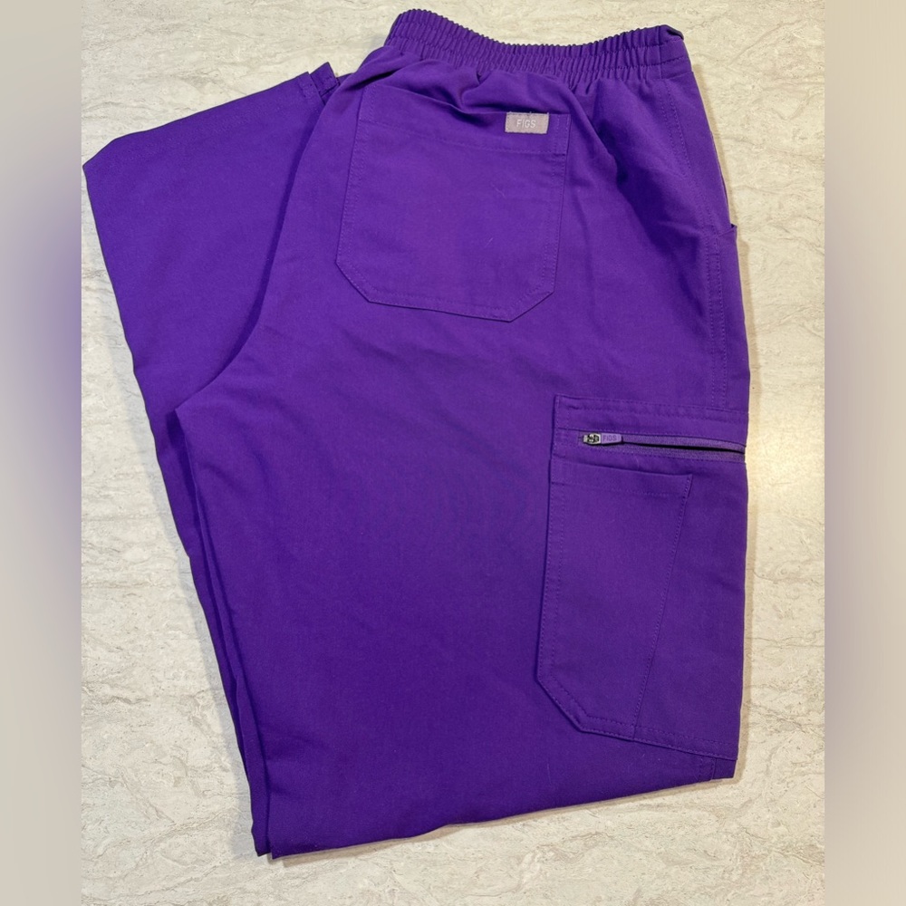 Figs Scrub bottoms yola size large in grape purple